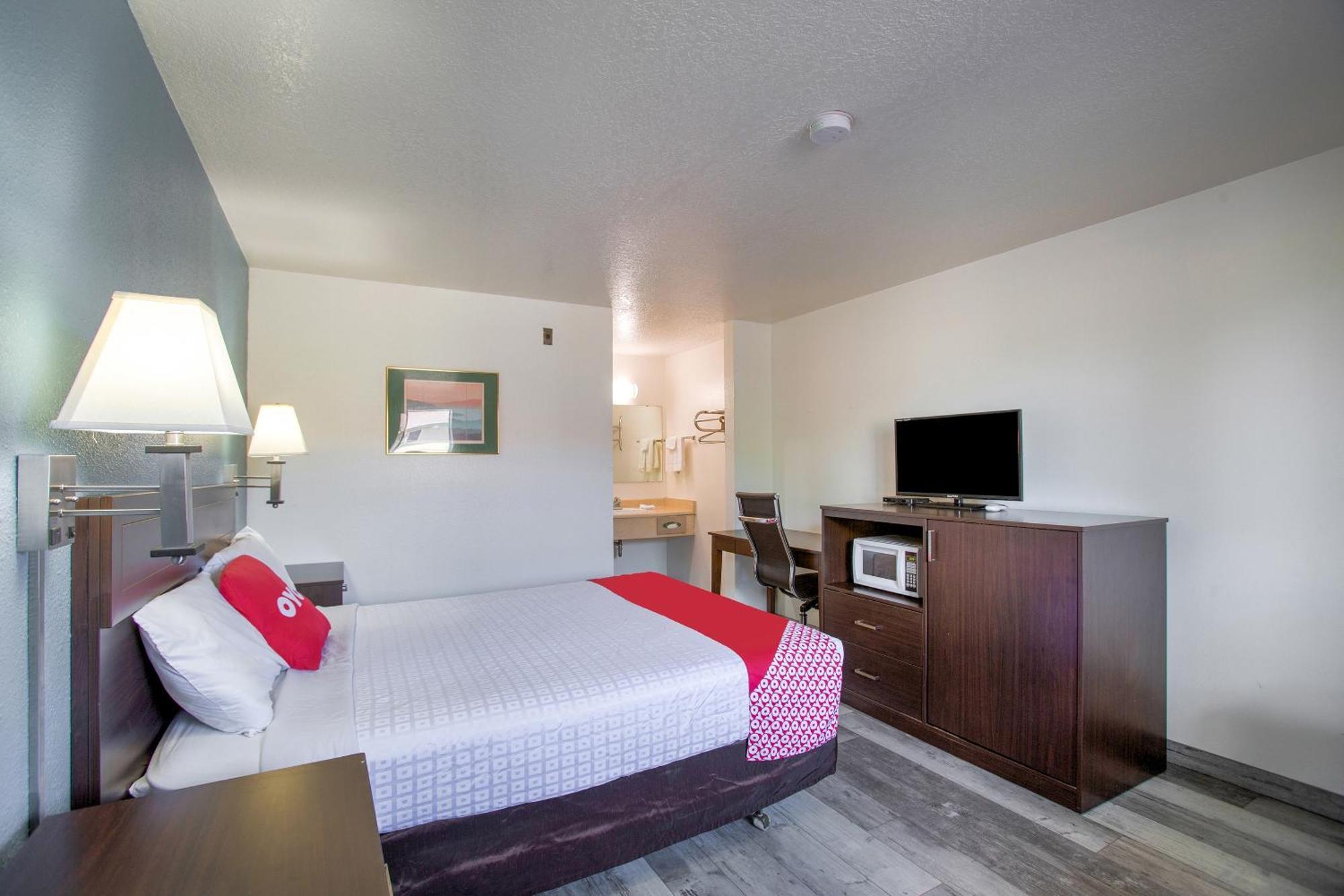 Oyo Woodland Hotel And Suites ภายนอก รูปภาพ
