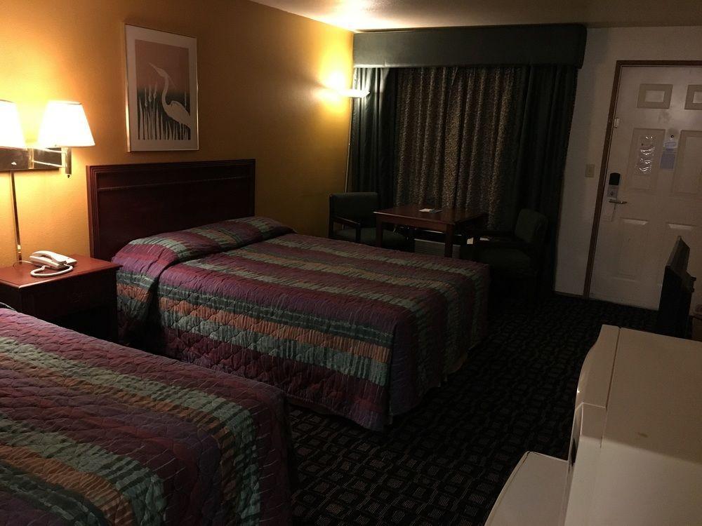 Oyo Woodland Hotel And Suites ภายนอก รูปภาพ